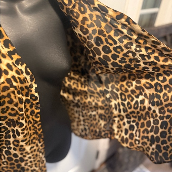 Express Leopard Print Blouse - Picture 4 of 7